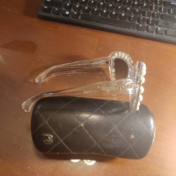 Chanel pearl sunglasses New with case main image 4